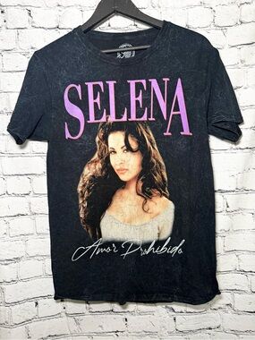 Selena. Vintage Graphic tshirt. Size S